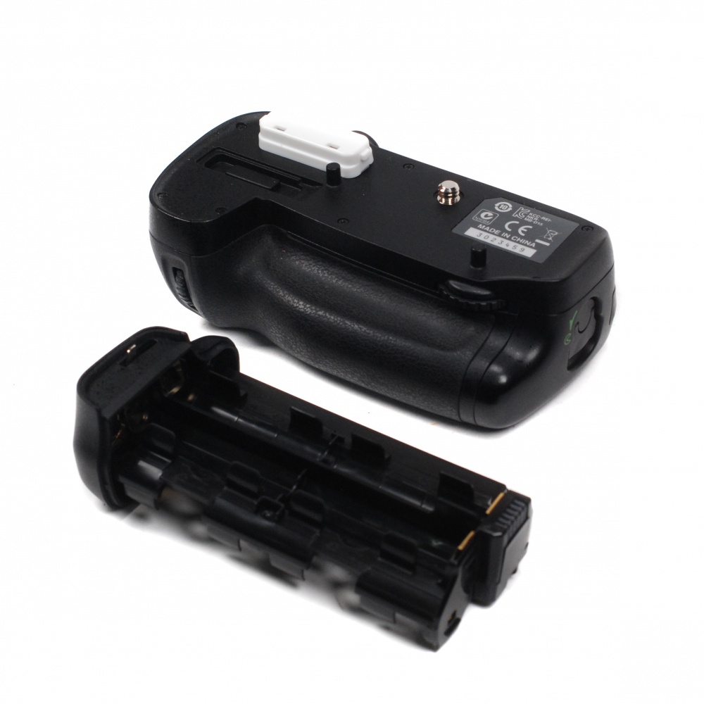 Used Nikon MB-D15 Battery Grip